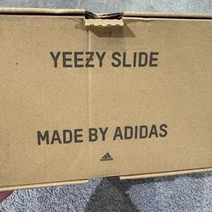 Yeezy Slide Box in Bone